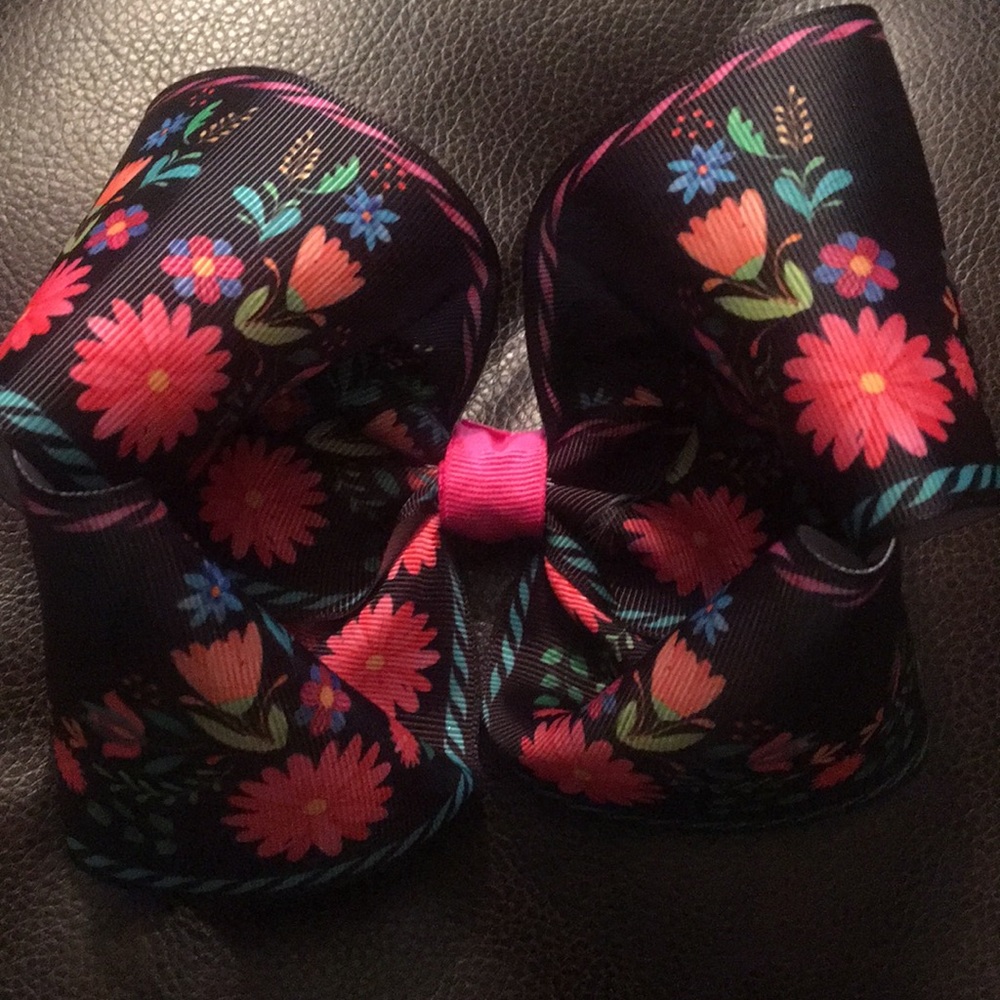 Boutique flowers bow